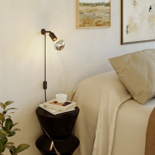 MAG-Y wall lamp with joint and metal dome bulb