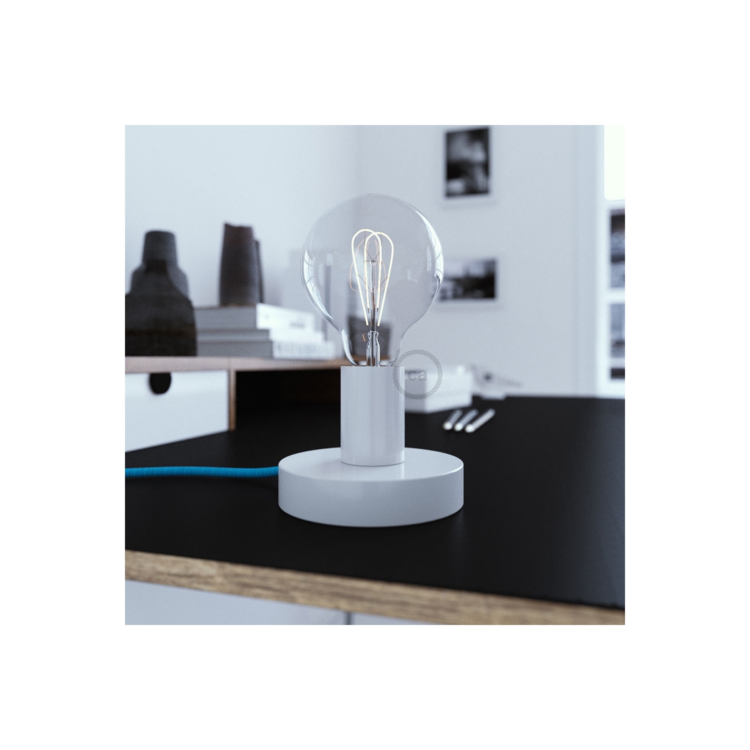 The Posaluce | White Metal Table Lamp