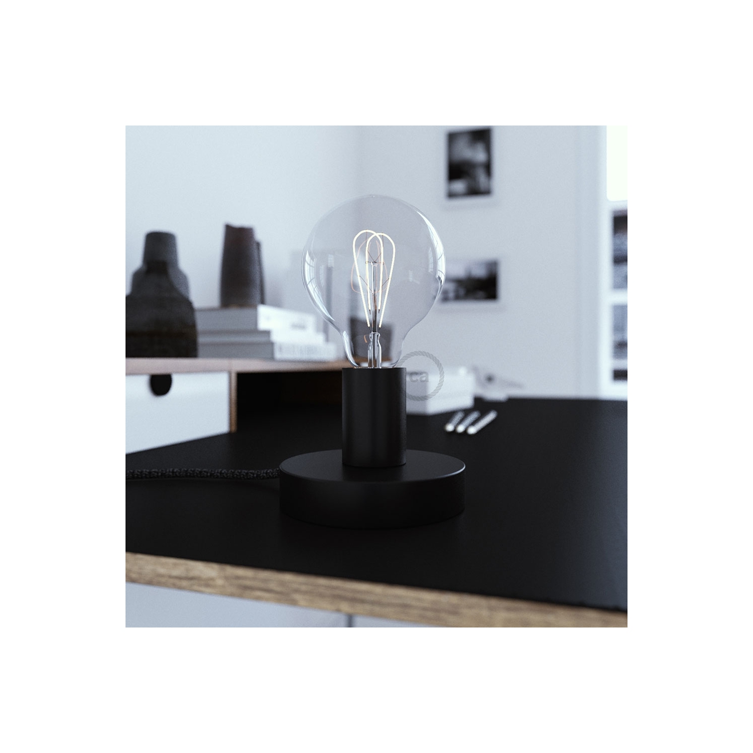 The Posaluce | Black Metal Table Lamp
