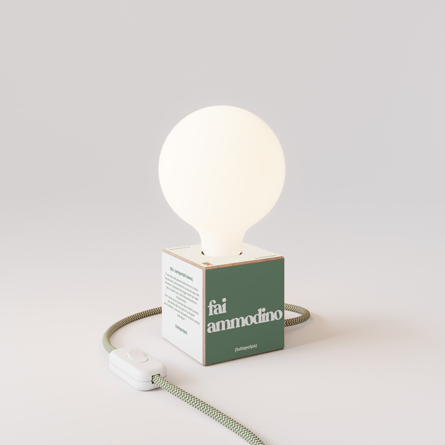 Cubetto table lamp with US plug, "Fai ammodino" porcelain effect globe bulb - Tuttapolpa