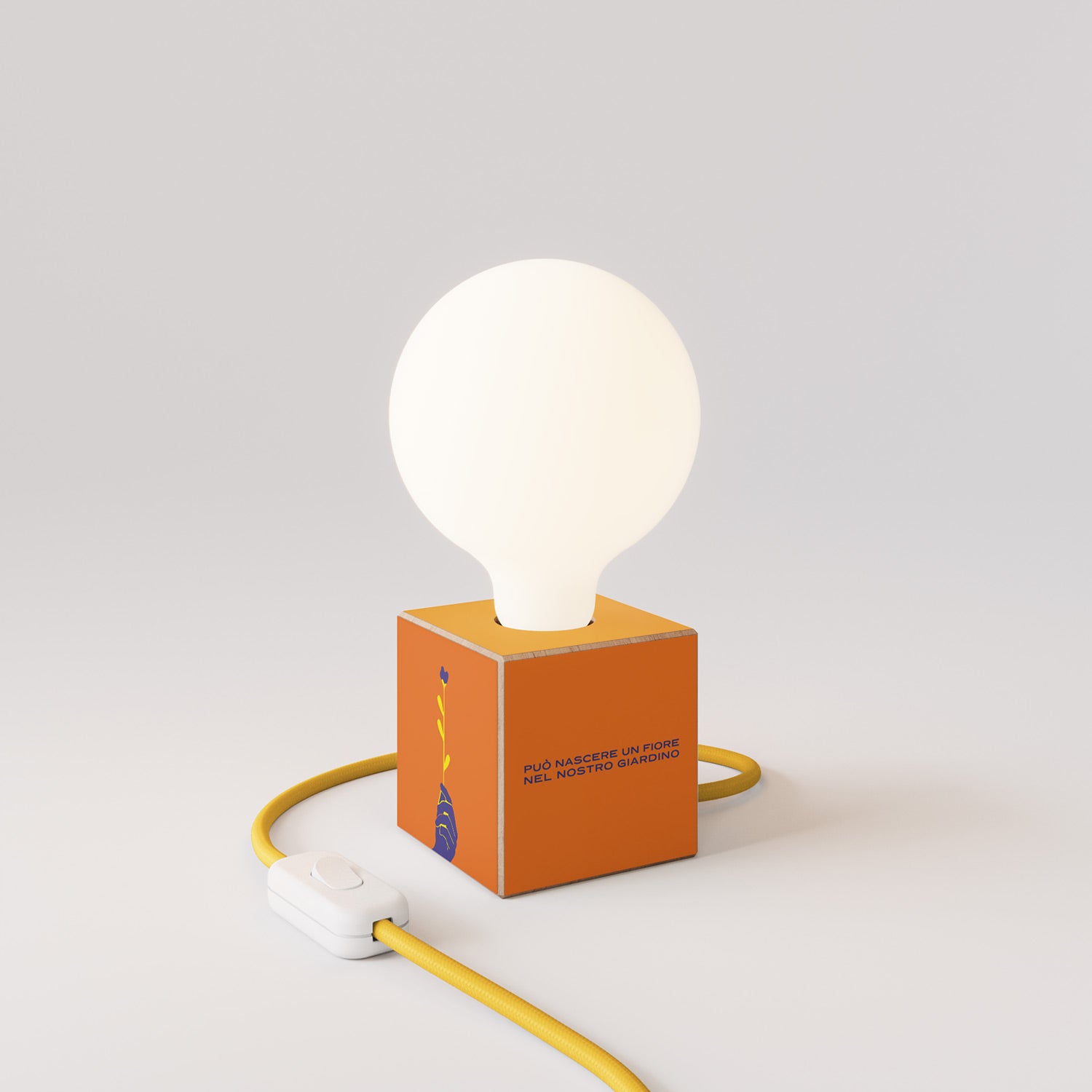 Cubetto table lamp with US plug, "Può nascere un fiore" porcelain effect globe bulb - Santomanifesto