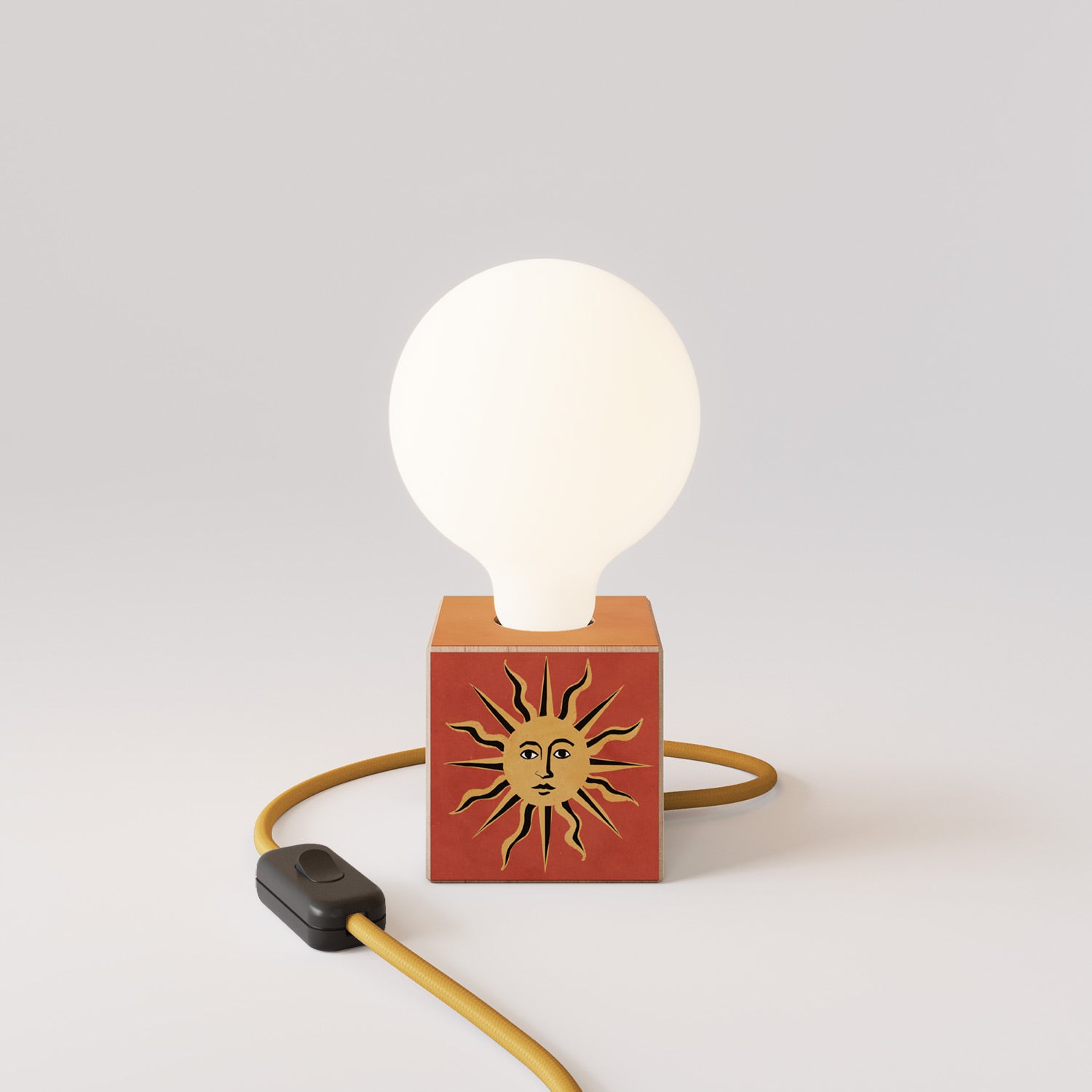 Cubetto table lamp with US plug, "Il sole" porcelain effect globe bulb - Santomanifesto