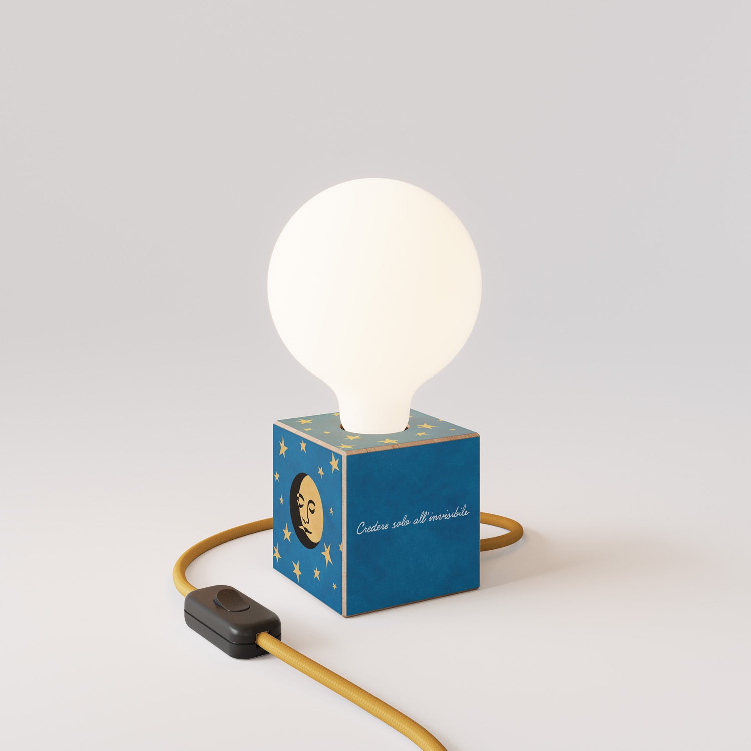 Cubetto table lamp with US plug, "La luna" porcelain effect globe bulb - Santomanifesto