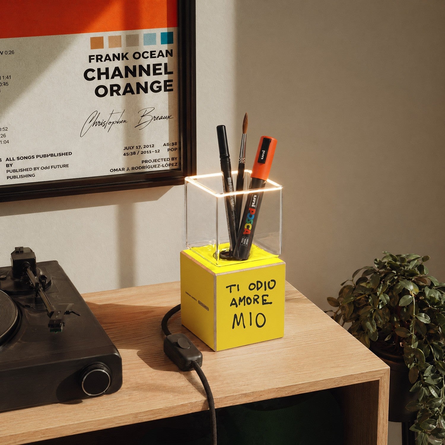 Cubetto table lamp with US plug, "Ti odio amore mio" Ghost bulb - Santomanifesto